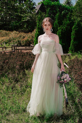 Robe longue en tulle à manches bouffantes et col Bardot Katrina